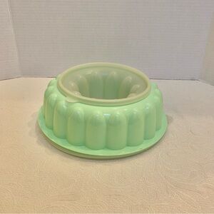 Vintage Tupperware Jello Mold Mint Green. Excellent condition